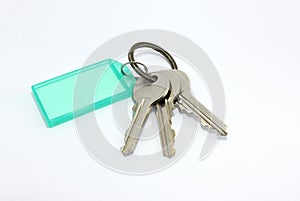 IsolatedÃ¢â¬â¹ theÃ¢â¬â¹ doorÃ¢â¬â¹ keyÃ¢â¬â¹sÃ¢â¬â¹ andÃ¢â¬â¹ greenÃ¢â¬â¹ tagÃ¢â¬â¹ onÃ¢â¬â¹ whiteÃ¢â¬â¹ background.